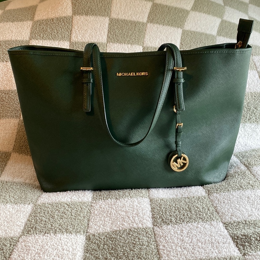 Michael Kors Jet Set Travel Medium Leather Tote